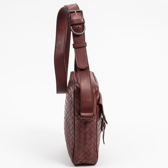 Bottega Veneta Small Messenger Bag in Red Intreciatto Leather - Picture 4 of 7